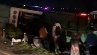 Bus Terguling di Tol Jombang Tewaskan 1 Penumpang, 11 Orang Luka Berat