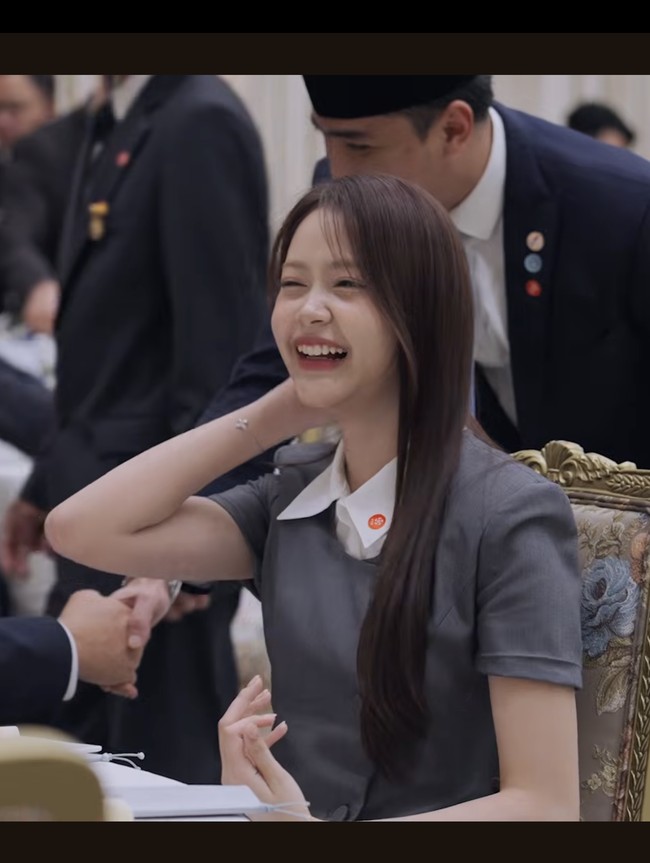 6 Gaya Carmen Hearts2Hearts di Blue House, Pose Bareng Presiden Korsel & RI