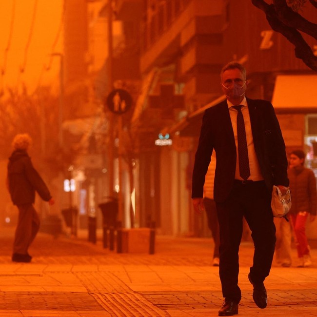 Debu Sahara Selimuti Kreta, Kualitas Udara Memburuk