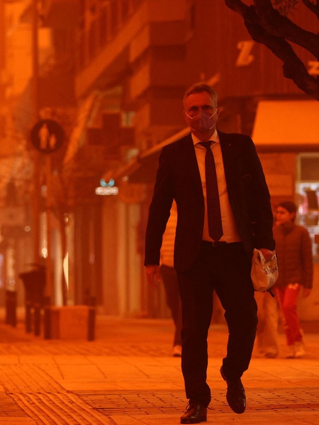 Debu Sahara Selimuti Kreta, Kualitas Udara Memburuk