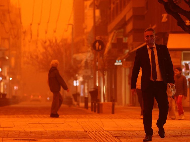 Debu Sahara Selimuti Kreta, Kualitas Udara Memburuk