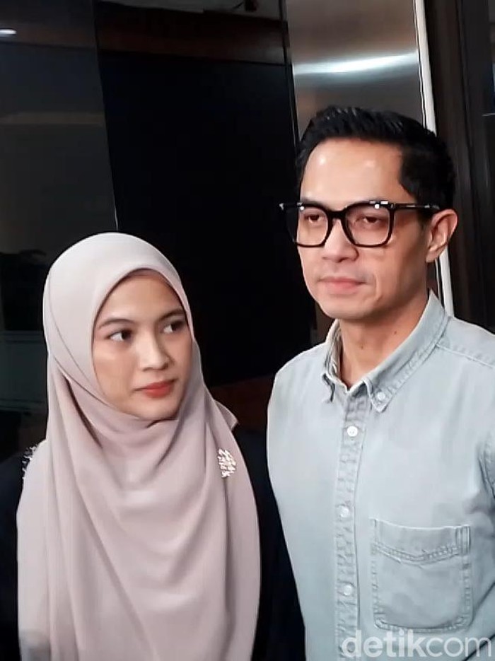 Dude Harlino dan Alyssa Soebandono di Bareskrim Polri, Kamis (2/4/2026).