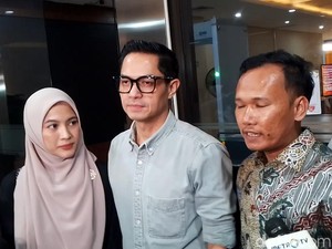 Alyssa-Dude Harlino Diperiksa Bareskrim, Pinkan Mambo Ngamen di Jalanan