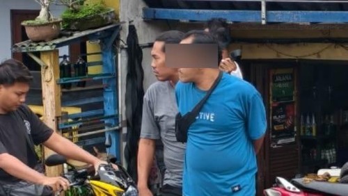 KS (40) alias Jolowos dukun cabul di Magetan saat ditangkap petugas