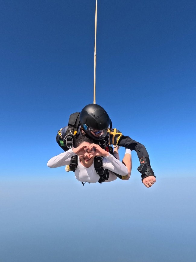 Seru Banget! Momen Febby Rastanty Skydiving di Dubai