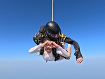 Seru Banget! Momen Febby Rastanty Skydiving di Dubai