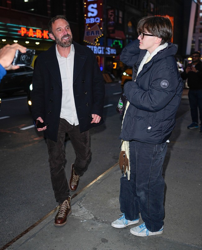 Bintang film Daredevil itu bersama Fin menonton pertunjukan teater Every Brilliant Thing yang dibintangi oleh Daniel Radcliffe di Hudson Theatre. Foto: GC Images/XNY/Star Max