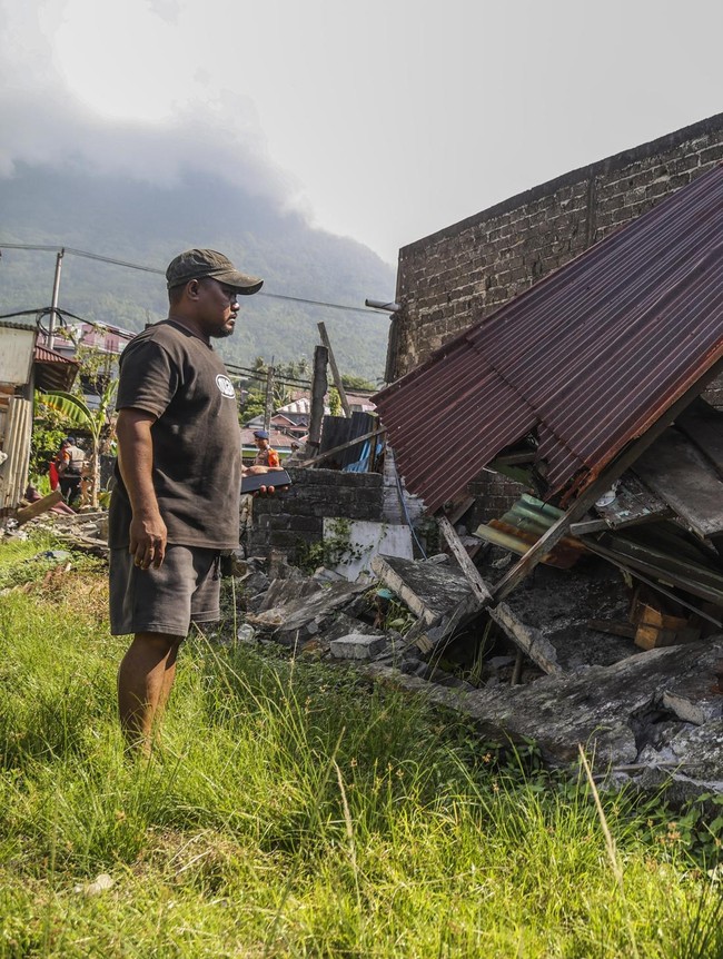 Gempa 7,6 Guncang Sulawesi Utara-Maluku Utara, Rumah Warga Rusak