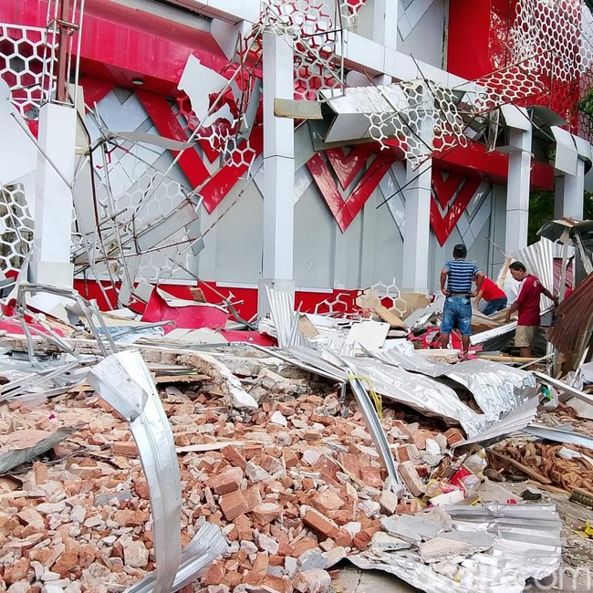 Penampakan Gedung KONI Sario di Manado Hancur Akibat Gempa M 7,6