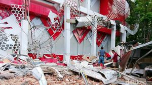 Penampakan Gedung KONI Sario di Manado Hancur Akibat Gempa M 7,6
