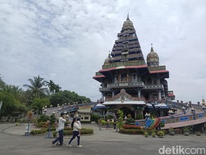 Jelang Jumat Agung, Velangkanni Medan Mulai Ramai Didatangi Jemaat