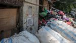 Gunungan Sampah di Rusunawa Tambora Picu Keluhan Warga