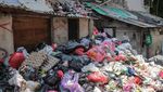 Gunungan Sampah di Rusunawa Tambora Picu Keluhan Warga