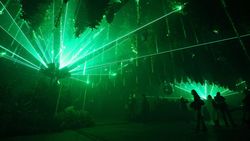 Instalasi Cahaya Memukau Hadir di Berlin