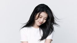 Gaya Santuy dan Simple IU di Foto Profil Terbaru