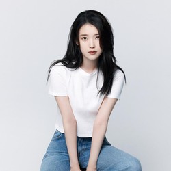 IU Tunda Comeback dan Konser karena Masalah Kesehatan