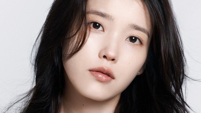 Gaya Santuy dan Simple IU di Foto Profil Terbaru