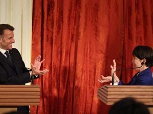 Kocak! PM Jepang dan Presiden Prancis Adu Kamehameha