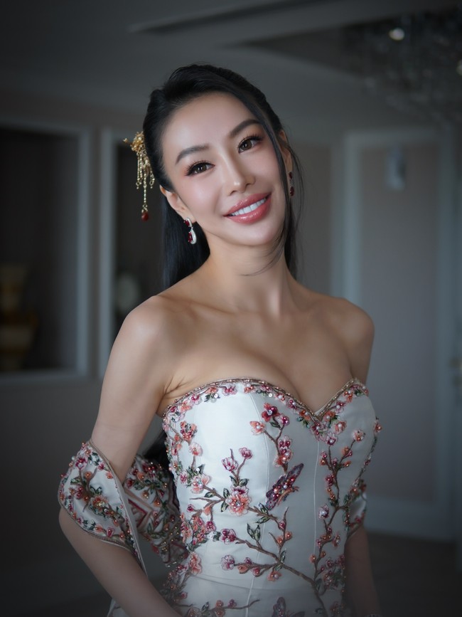 Karena itu tampaknya Jeffrey memilih Eunice yang juga datang dari latar belakang elite. Eunice merupakan keluarga konglomerat yang mana kakeknya, mendiang Lee Shin Cheng, pendiri IOI Group. Foto: Instagram