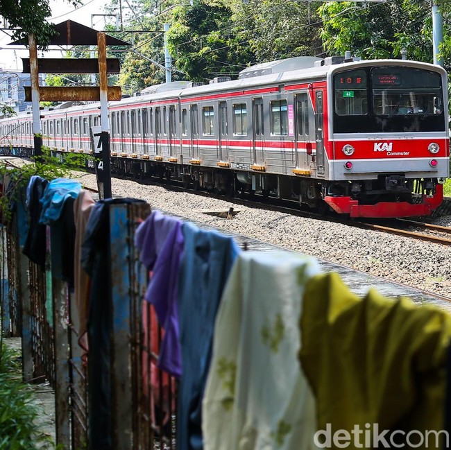 Jejak yang Terlupakan! Stasiun Mampang Kini Terbengkalai di Tengah Jakarta