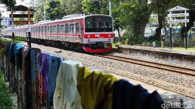 Jejak yang Terlupakan! Stasiun Mampang Kini Terbengkalai di Tengah Jakarta