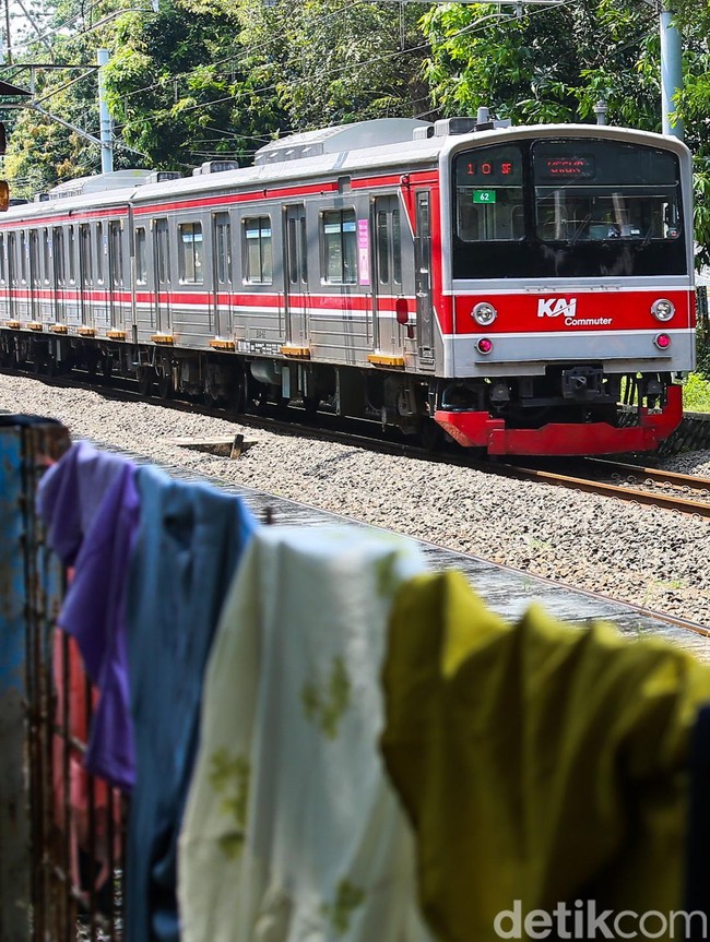 Jejak yang Terlupakan! Stasiun Mampang Kini Terbengkalai di Tengah Jakarta