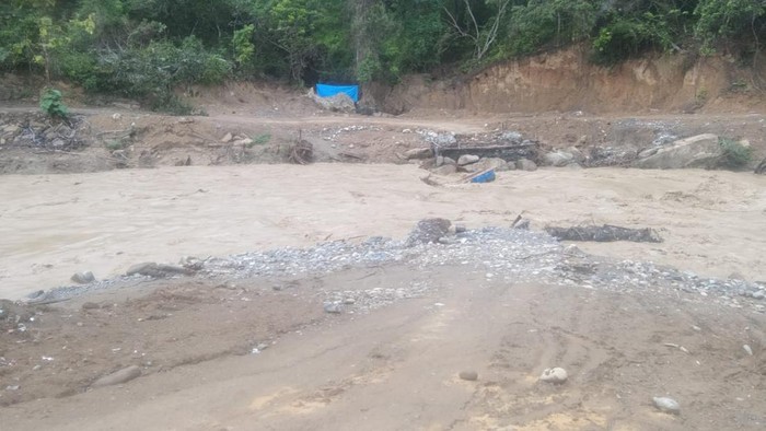 Jembatan Kala Ili di Aceh Tengah putus akibat sungai meluap (dok. BPBD Aceh Tengah)