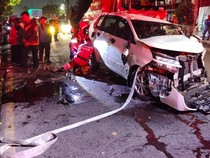 Sopir Mengantuk, Avanza Tabrak Truk Tangki hingga Terbalik di Perak