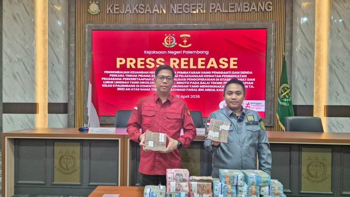 Kejari Palembang menerima pengembalian uang negara