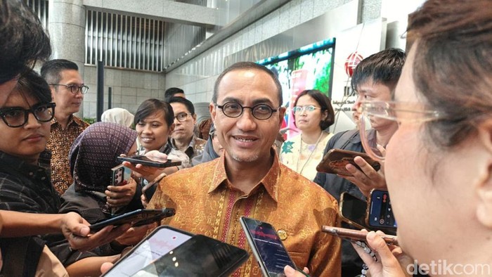 Kepala Eksekutif Pengawas Pasar Modal, Keuangan Derivatif, dan Bursa Karbon, Otoritas Jasa Keuangan (OJK), Hasan Fawzi