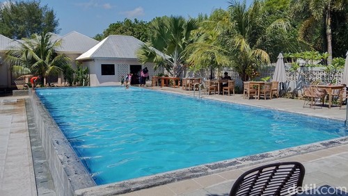 Kolam di Hotel Sunrise Larantuka, Kamis (2/4/2026)