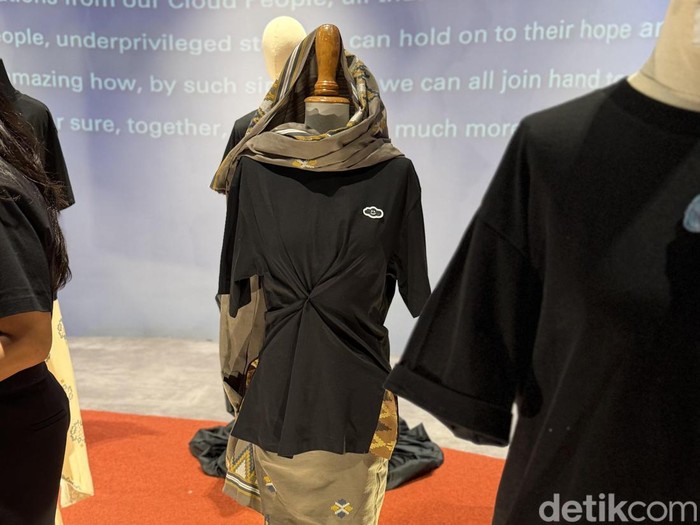 Koleksi One Fine Sky (OFS) x Cita Tenun Indonesia (CTI) yang diluncurkan pada Maret 2026.