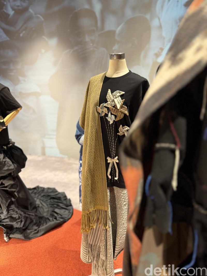 Koleksi One Fine Sky (OFS) x Cita Tenun Indonesia (CTI) yang diluncurkan pada Maret 2026.