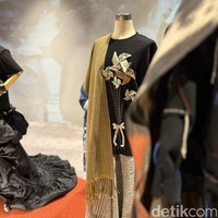 Dari Tenun Sisa Jadi Koleksi Bermakna Demi Dukung Pendidikan Anak Indonesia