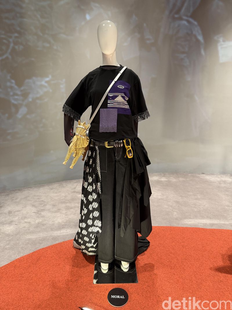 Koleksi One Fine Sky (OFS) x Cita Tenun Indonesia (CTI) yang diluncurkan pada Maret 2026.