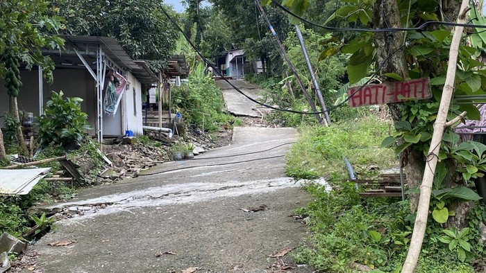 Kondisi pengungsian warga Kampung Sekip, Kelurahan Jangli, Kecamatan Tembalang, Kota Semarang, Kamis (2/4/2026).