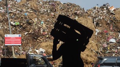 Krisis Pengelolaan Sampah, TPS Kramat Jati Meluber