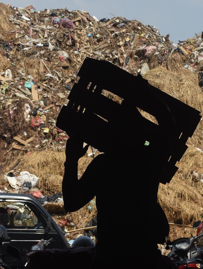 Krisis Pengelolaan Sampah, TPS Kramat Jati Meluber