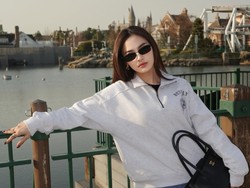 Gaya Mahalini Liburan di Jepang, Padu Padan Rok & Celana Pendek yang Stylish