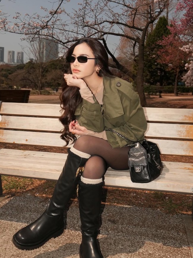 Liburan ke Jepang, Gaya Mahalini Curi Perhatian