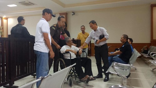 Mantan Kepala LPD Adat Yangbatu, Denpasar, I Putu Sumadi, menjalani sidang tuntutan di Pengadilan Tipikor Denpasar, Kamis (02/3/2026). (Wibhi Leksono/detikBali)