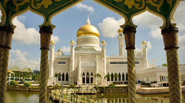 Masjid di dalam kawasan Istana Nurul Iman Masjid di dalam kawasan Istana Nurul Iman