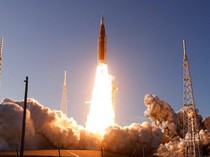 Dunia Hari Ini: Roket Artemis II NASA Bawa 4 Astronaut Meluncur ke Bulan