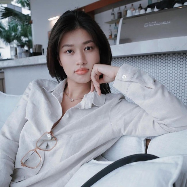 Paras Cantik Ratu Kecantikan yang Dikritik karena Tak Pakai Makeup di Film