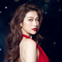 Saat menghadiri acara premiere film yang digelar di Ho Chi Minh City, akhir pekan lalu, wanita 26 tahun ini bercerita bahwa komentar negatif mulai bermunculan sejak trailer film dirilis. Foto: Instagram/@anthiendoan