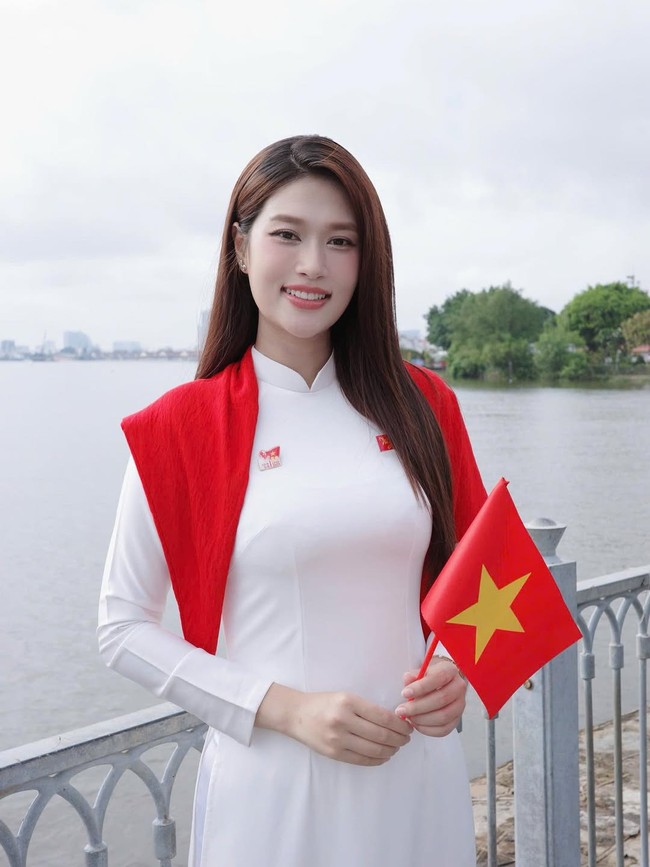 Dalam film tersebut, An memerankan karakter perempuan muda yang tinggal di sebuah gereja di Vietnam tengah pada era 1990-an. Demi menghadirkan tampilan yang realistis, sang sutradara, Le Thien Vien, meminta dirinya tampil tanpa riasan di sebagian besar adegan. Foto: Instagram/@anthiendoan