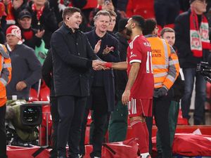 Salah Bertahan karena Nasihat Gerrard