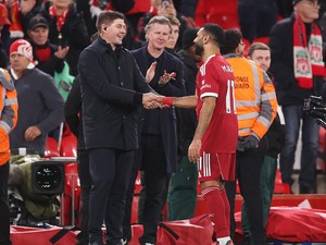 Salah Bertahan karena Nasihat Gerrard