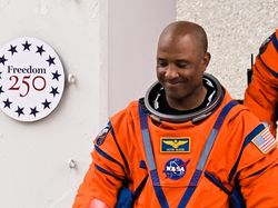 NASA Kirim 4 Astronaut Kelilingi Bulan