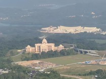 Rumah Megah di Kalimantan Tampak dari Pesawat, Ternyata Ini Pemiliknya